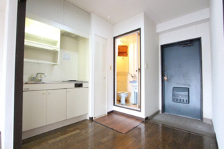 【洋室】 | ファーストアベニュー木刈 | 洋室（αルーム）約12.0帖　専用玄関とミニキッチン、シャワーユニット付き！