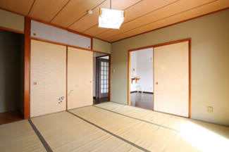 【和室】 | ファーストアベニュー木刈 | リビング横の和室はつなげても利用可能です！