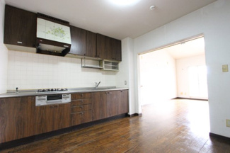 【キッチン】 | ファーストアベニュー木刈 | キッチンは約6.0帖確保！家具を置いても広々お使いいただけます！