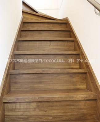 南アルプス市下宮地の新築一戸建の内装|分譲施工例：階段