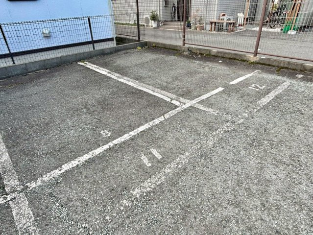 MISTRAL岡田の駐車場