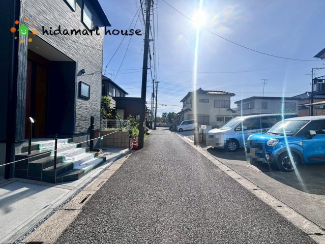 西区西新井　新築戸建　リーブルガーデン01の前面道路含む現地写真