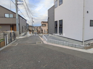 【前面道路含む現地写真】