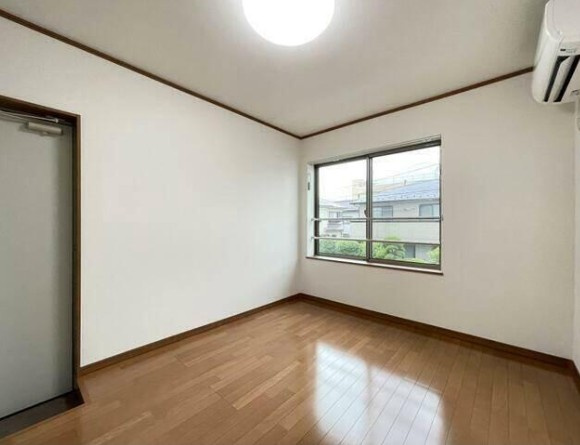 マーレ梅島の居間・リビング