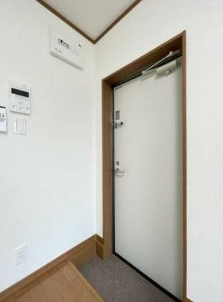 マーレ梅島の玄関