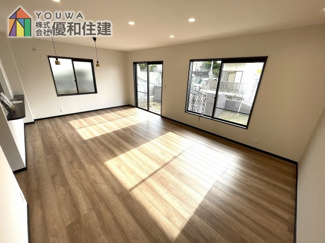 【居間・リビング】 | 中古戸建　明石市松が丘３丁目