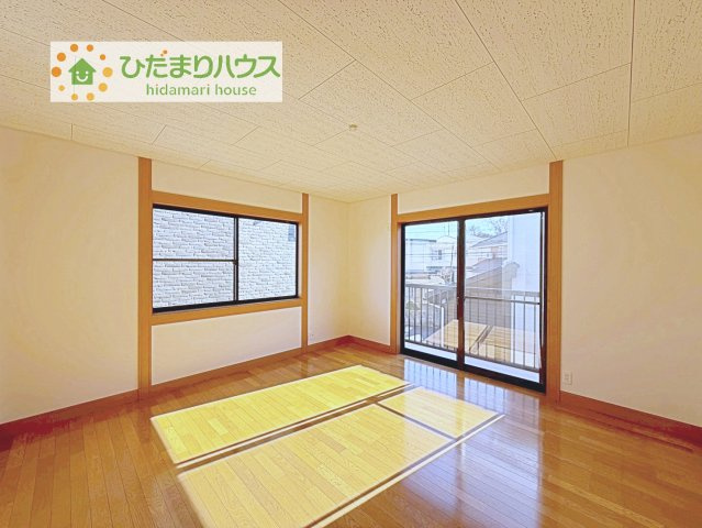 【寝室】 | 取手市新取手５丁目　中古戸建 | バルコニーに面している洋室は、主寝室にどうぞ(^^)/
