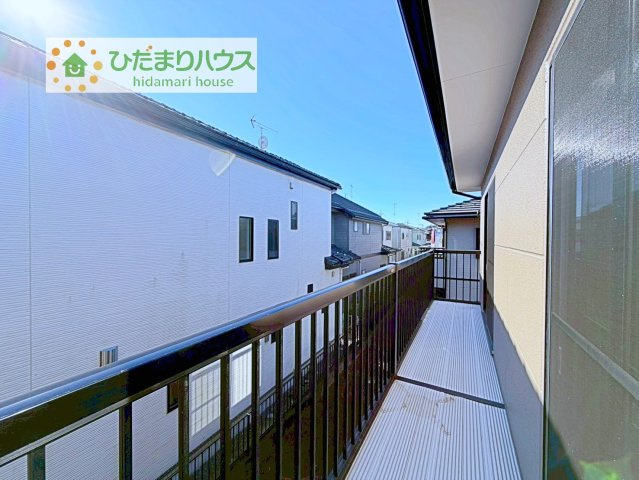 【バルコニー】 | 取手市新取手５丁目　中古戸建 | 広々としたバルコニーは、大量の洗濯物を干しても余裕！お布団だって、家族全員分をいっきに干せますね(^O^)
