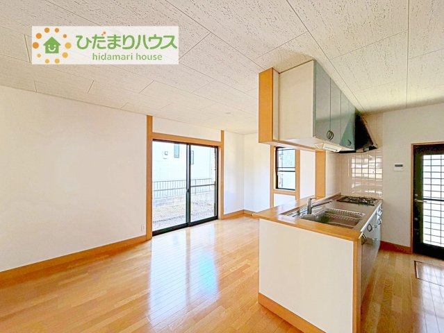 【居間・リビング】 | 取手市新取手５丁目　中古戸建 | お子様が元気に遊べる広々としたリビングです！