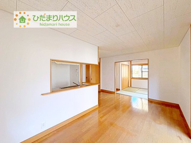 【居間・リビング】 | 取手市新取手５丁目　中古戸建 | 家族団らんの時間も増えそうなくつろぎのLDK☆