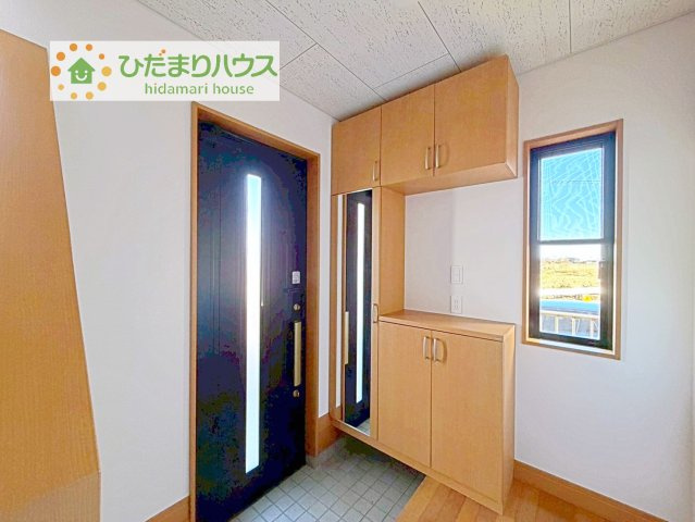 【玄関】 | 取手市新取手５丁目　中古戸建 | 家族の靴をたっぷり収納！大型シューズクローゼット付き(^^♪