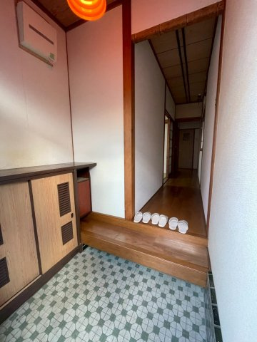 枚方市甲斐田新町の玄関|シューズボックス付きで玄関もすっきりです！