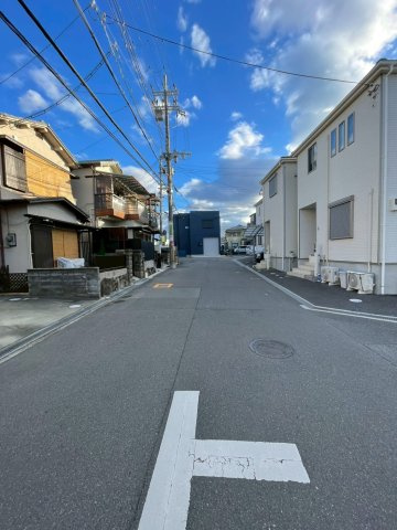 枚方市甲斐田新町の前面道路含む現地写真