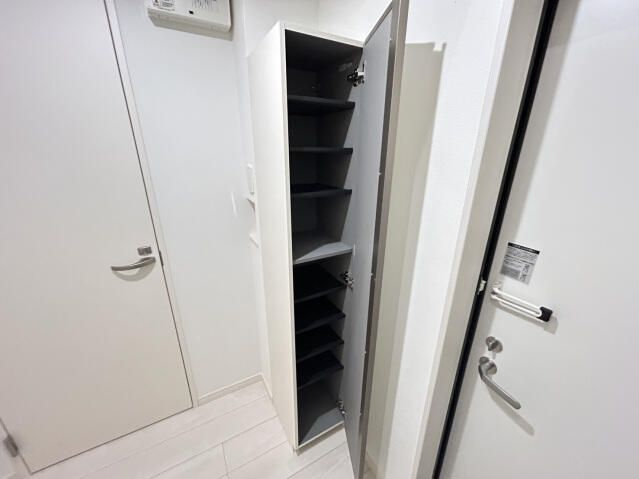 ＣＢ大宮レフィナの玄関