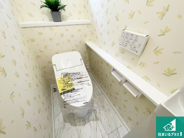 神戸市西区秋葉台　新築一戸建てのトイレ|1・2階の2ヶ所にあるので、朝の忙しい時間の順番待ちもなく、深夜の利用にも大変便利です。