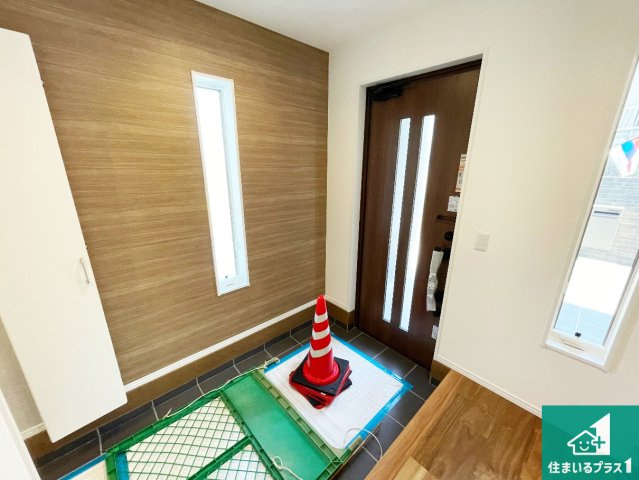 神戸市西区秋葉台　新築一戸建ての玄関|シューズボックスにはたくさんの靴が収納できるので玄関周りはいつもスッキリ！ご家族が増えても安心！