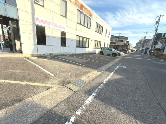 丹羽三河安城貸事務所の駐車場