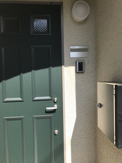 西東京市保谷町３丁目のアパートの玄関