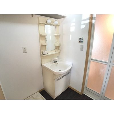 【洗面所】 | サンモリッツ・ワン | スペースが確保できる洗面所です