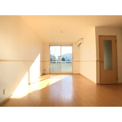 【居間・リビング】 | サンモリッツ・ワン | ゆったり過ごせる居間です