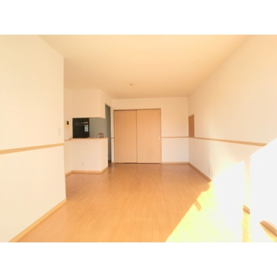 【居間・リビング】 | サンモリッツ・ワン | こちらのリビングで趣味の時間をお楽しみください