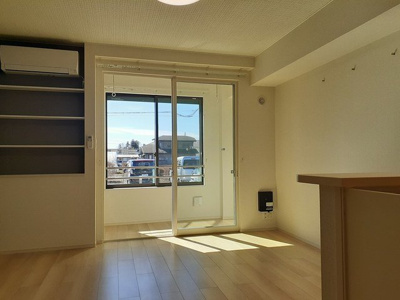 【居間・リビング】 | イリオス | こちらの居間で趣味の時間をお楽しみください