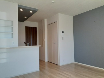 【内装】 | イリオス | 明るい色調の室内です