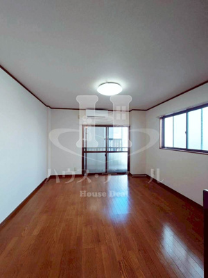 【居間・リビング】 | SKハイツ | こちらのリビングで趣味の時間をお楽しみください