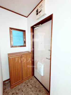 【玄関】 | SKハイツ | 明るい玄関です