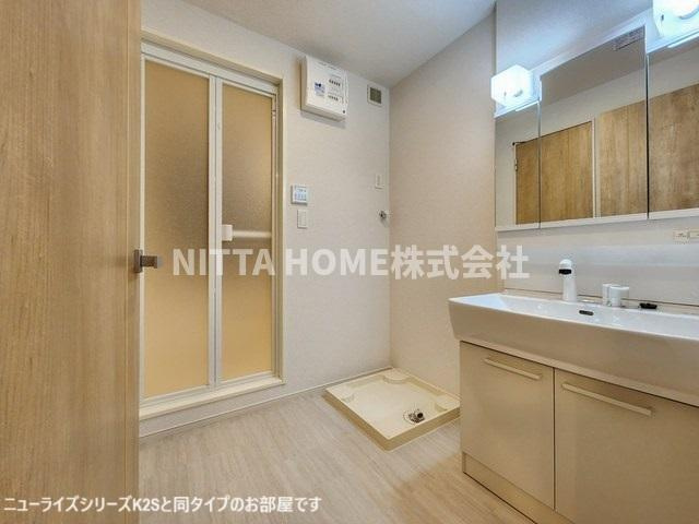 綾部市大島町穴見のアパートの洗面所|【イメージ写真図】シャワー付き洗面台を設置★