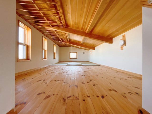 【中古戸建】藤岡市藤岡の収納|■小屋裏収納｜小屋裏収納付きです♪大きな物や収納が難しい物もしっかり収納できます！