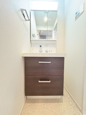 【洗面所】 | ハーモニーレジデンス東京アーバンスクエア＃002 | 忙しい朝には欠かせない洗面所です