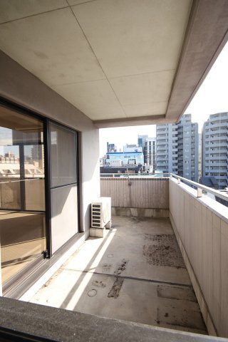 【バルコニー】