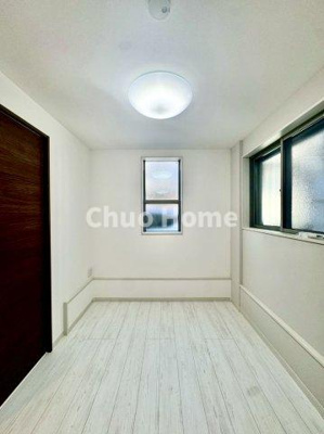 【寝室】 | 葛飾区堀切4丁目新築分譲住宅 | 【寝室】心と体をゆったりと安らげる主寝室。寝室のゆとりが大きい分だけ、暮らしの安らぎは深まります。一日の疲れを癒すだけでなく、ご夫婦の親密な語らいを紡ぎ出します