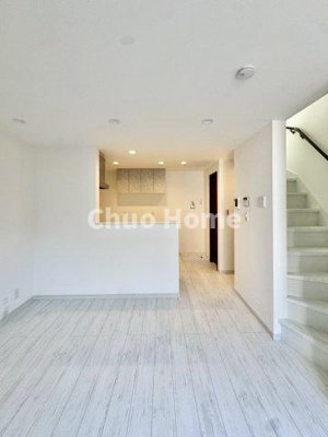 【ダイニング】 | 葛飾区堀切4丁目新築分譲住宅 | 【リビングダイニング】一日の中で多くの時間を過すことになるリビングダイニングだからこそ、いつも穏やかな空間であることが必然。爽やかな通風と採光を存分に感じる事が出来る空間です。