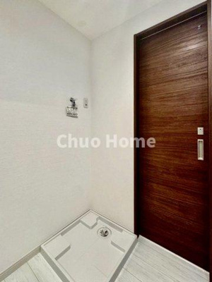 【ランドリースペース】 | 葛飾区堀切4丁目新築分譲住宅 | 【ランドリースペース】担当者がスケールを持ち歩いておりますので、ご見学時には現在お使いの洗濯機などがきちんと収まるかなどもチェックして下さい。見学前に測っておくと非常に便利だと思います。