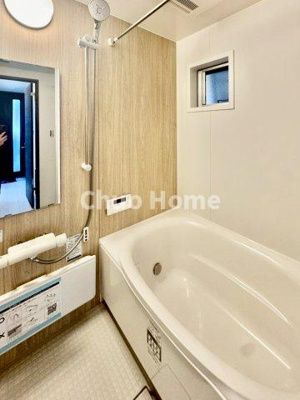 【浴室】 | 葛飾区堀切4丁目新築分譲住宅 | 【バスルーム】暖房換気乾燥機付きシステムバスルーム。暖房・冷風・換気・乾燥など、毎日を快適に過ごせるうれしい機能が揃っています。雨の日の洗濯物も安心です。