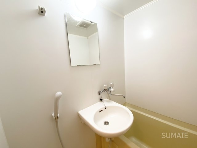 ピュアハウスの洗面所|洗面台は浴室にあります！