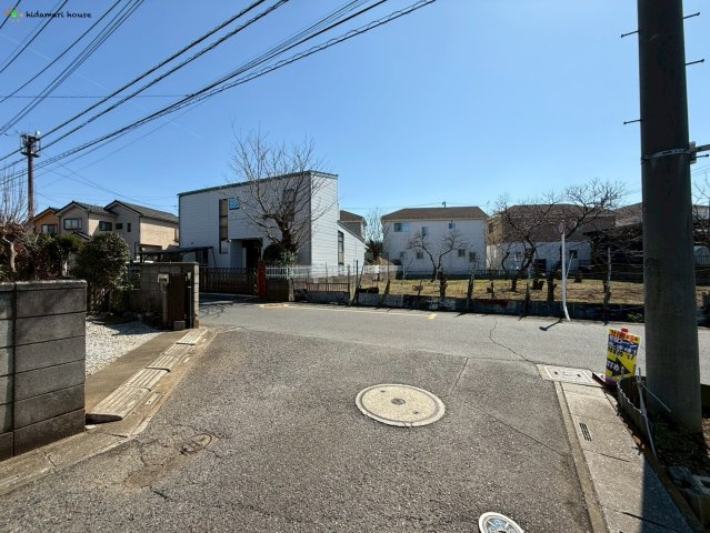 桶川市坂田9期　新築戸建　グラファーレ01の前面道路含む現地写真