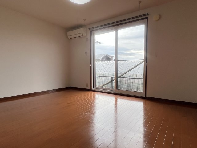 エミネンス Cの居間・リビング|LDK12帖