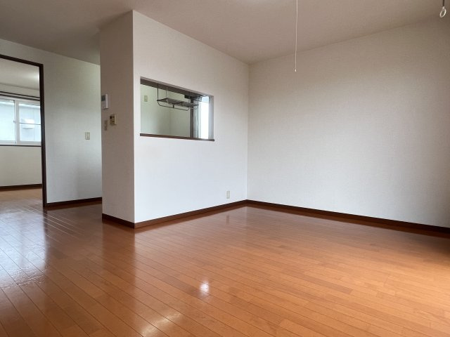 エミネンス Cの居間・リビング|LDK12帖