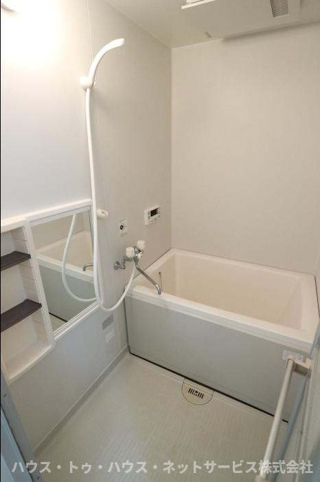 ローズ・ウッドの浴室