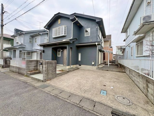 草津市笠山3丁目　中古戸建ての前面道路含む現地写真
