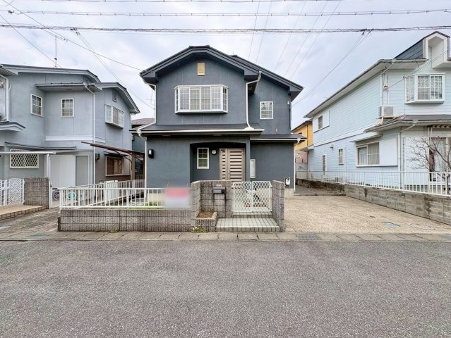 草津市笠山3丁目　中古戸建ての前面道路含む現地写真