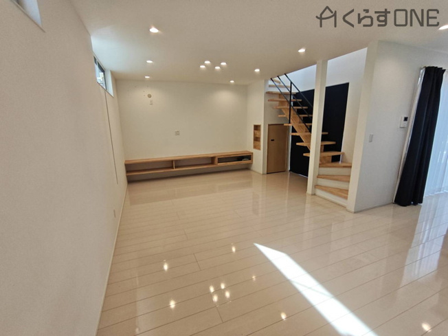 【居間・リビング】 | 姫路市広畑区才／中古戸建