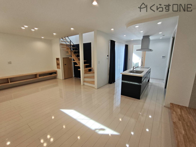 【居間・リビング】 | 姫路市広畑区才／中古戸建