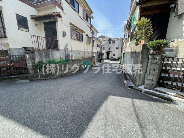 東藤田町　中古一戸建ての前面道路含む現地写真|■物件内覧・資金計画相談・住宅ローン相談、リフォーム相談、お問合せ受付中■
※当日・翌日のご内覧、ご相談はお電話でのお問合せがスムーズです！
