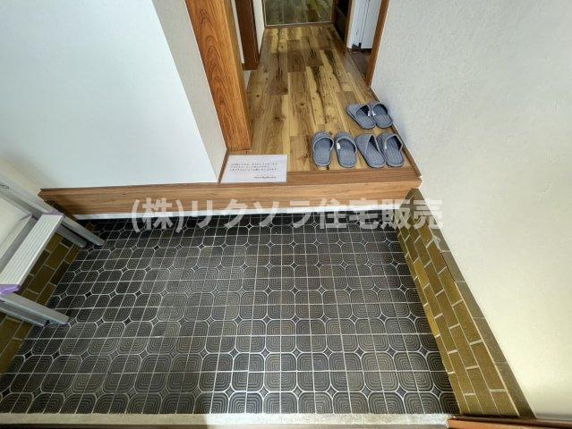東藤田町　中古一戸建ての玄関|玄関内部
■物件内覧・資金計画相談・住宅ローン相談、リフォーム相談、お問合せ受付中■
※当日・翌日のご内覧、ご相談はお電話でのお問合せがスムーズです！