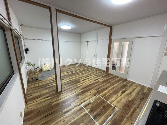 東藤田町　中古一戸建ての居間・リビング|LDK12.0帖
■物件内覧・資金計画相談・住宅ローン相談、リフォーム相談、お問合せ受付中■
※当日・翌日のご内覧、ご相談はお電話でのお問合せがスムーズです！