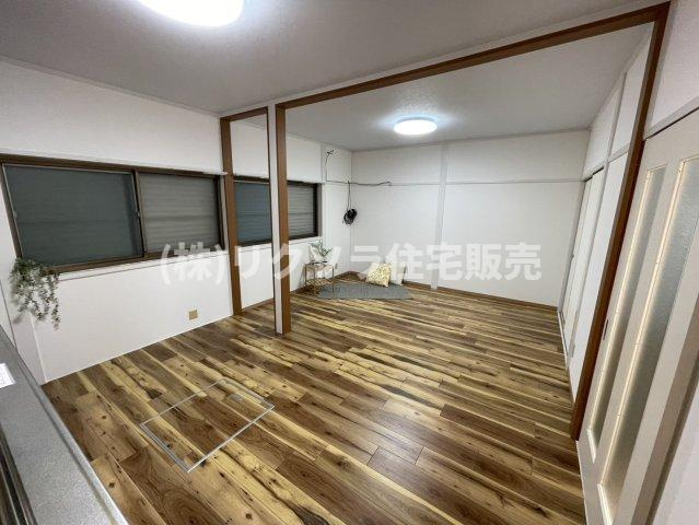 東藤田町　中古一戸建ての居間・リビング|LDK12.0帖
■物件内覧・資金計画相談・住宅ローン相談、リフォーム相談、お問合せ受付中■
※当日・翌日のご内覧、ご相談はお電話でのお問合せがスムーズです！